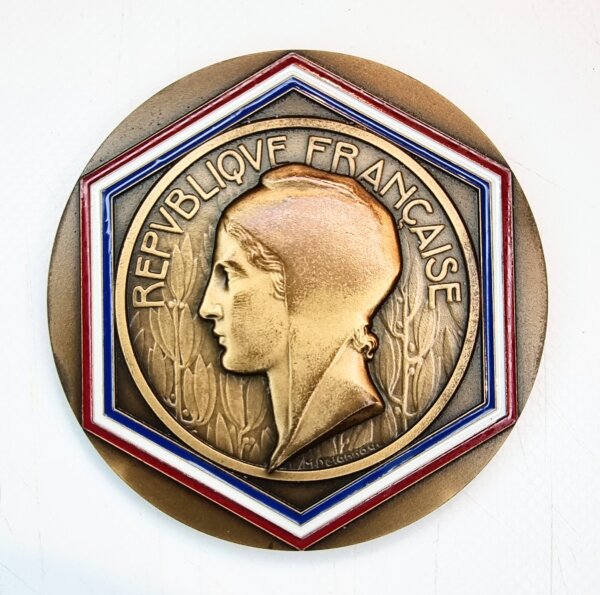 MEDAILLE SOIREE DES MAIRES DE FRANCE PARIS 28 OCTOBRE 1987 EBM90089