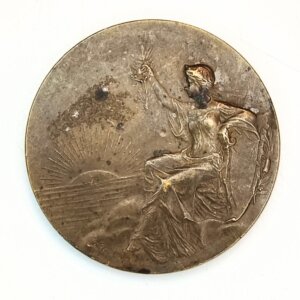 MEDAILLE Femme Assise – Coucher de Soleil- Lycée Michelet et Charlemagne 1911 EBM90098